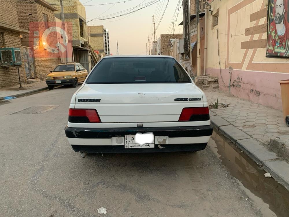 Peugeot 405